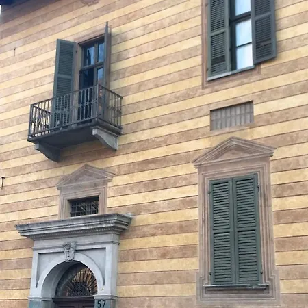 Palazzo Sismonda Panzió Corneliano d'Alba