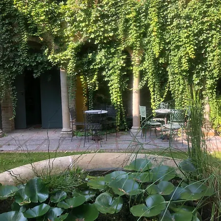 住宿加早餐酒店 Palazzo Sismonda Corneliano d'Alba