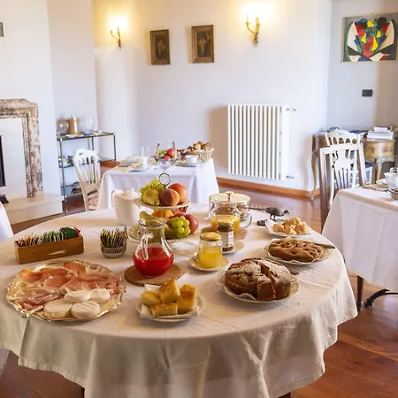 Oda ve Kahvaltı Palazzo Sismonda Corneliano d'Alba