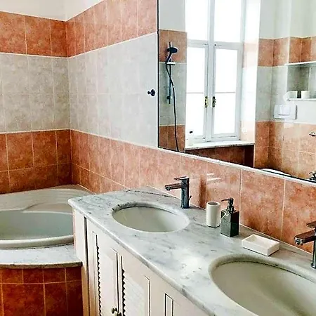 Palazzo Sismonda 3* Corneliano d'Alba