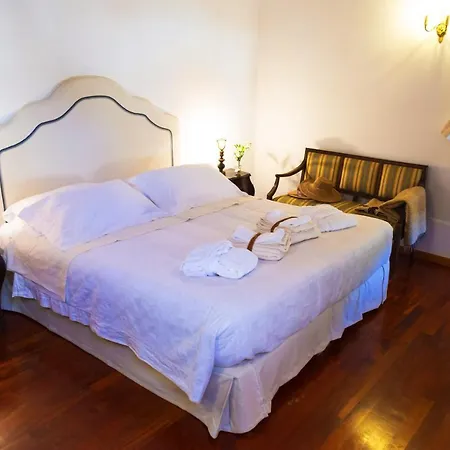 住宿加早餐酒店 Palazzo Sismonda Corneliano d'Alba