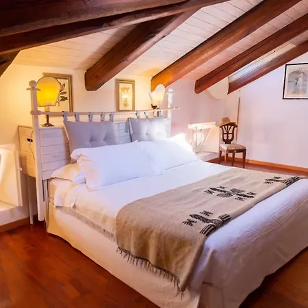 Palazzo Sismonda 3* Corneliano d'Alba