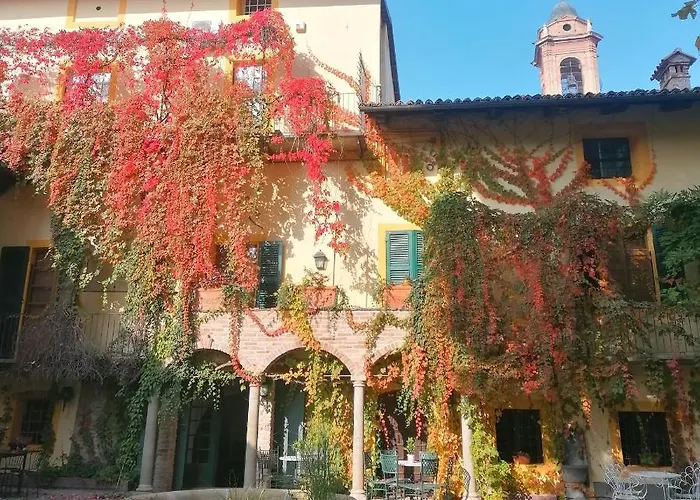 Palazzo Sismonda 3* Corneliano d'Alba