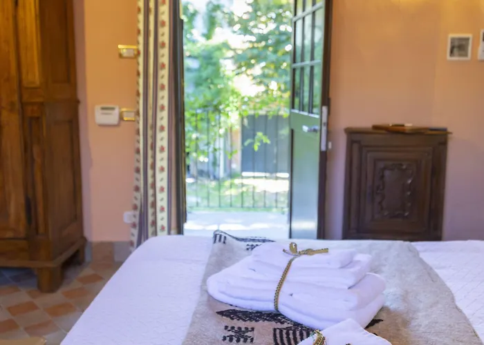 Palazzo Sismonda 3* Corneliano d'Alba