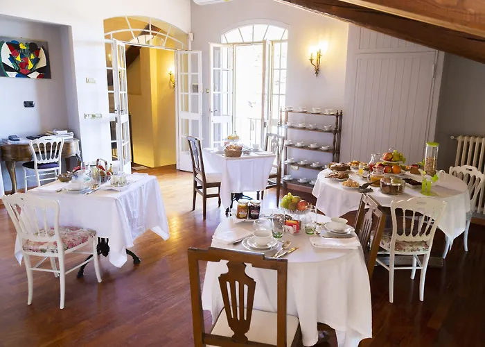 Palazzo Sismonda 3* Corneliano d'Alba