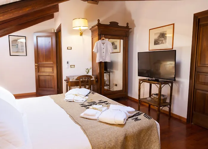 Alojamento de Acomodação e Pequeno-almoço Palazzo Sismonda 3*
