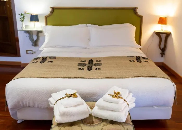 Palazzo Sismonda 3* Corneliano d'Alba